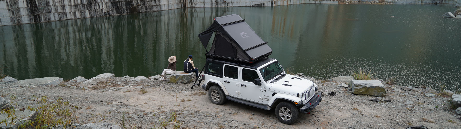 Wild Land New Design Triangle Hard Shell Aluminum Car Roof Top Tent