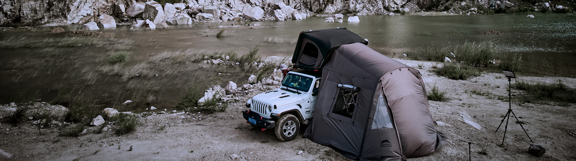 hard-shell-roof-tent-with-annex